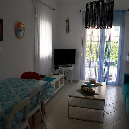 Апартаменты Oikismos Neakitos Apt 4 *